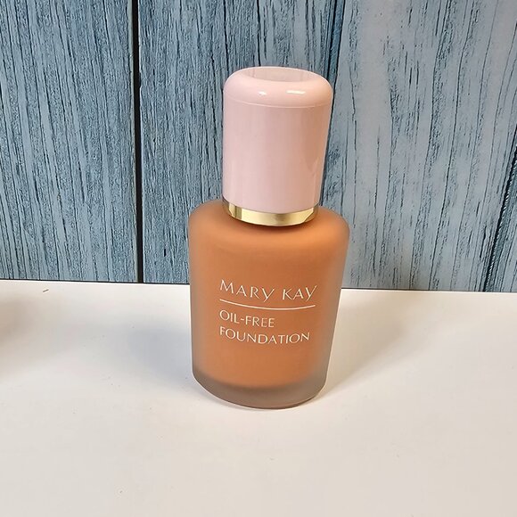 Mary Kay - Oil-Free Foundation Rose Beige #3860 - NIB Old‎ Stock - Picture 2 of 7